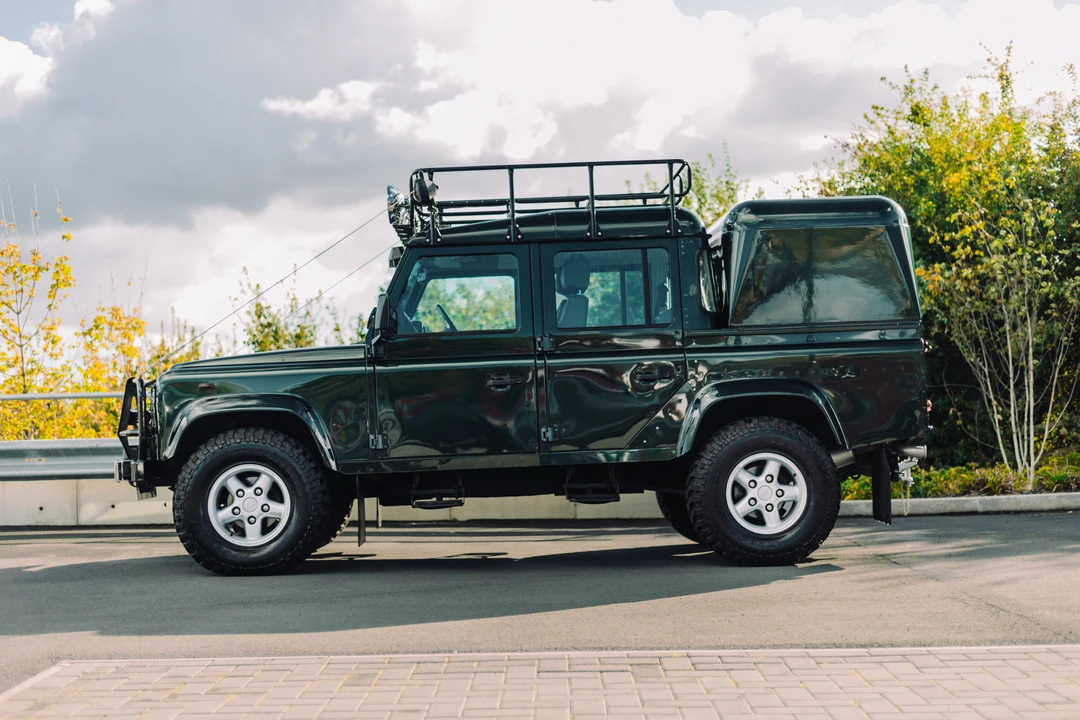 2003 Land Rover Defender 110 - Image 5 of 31