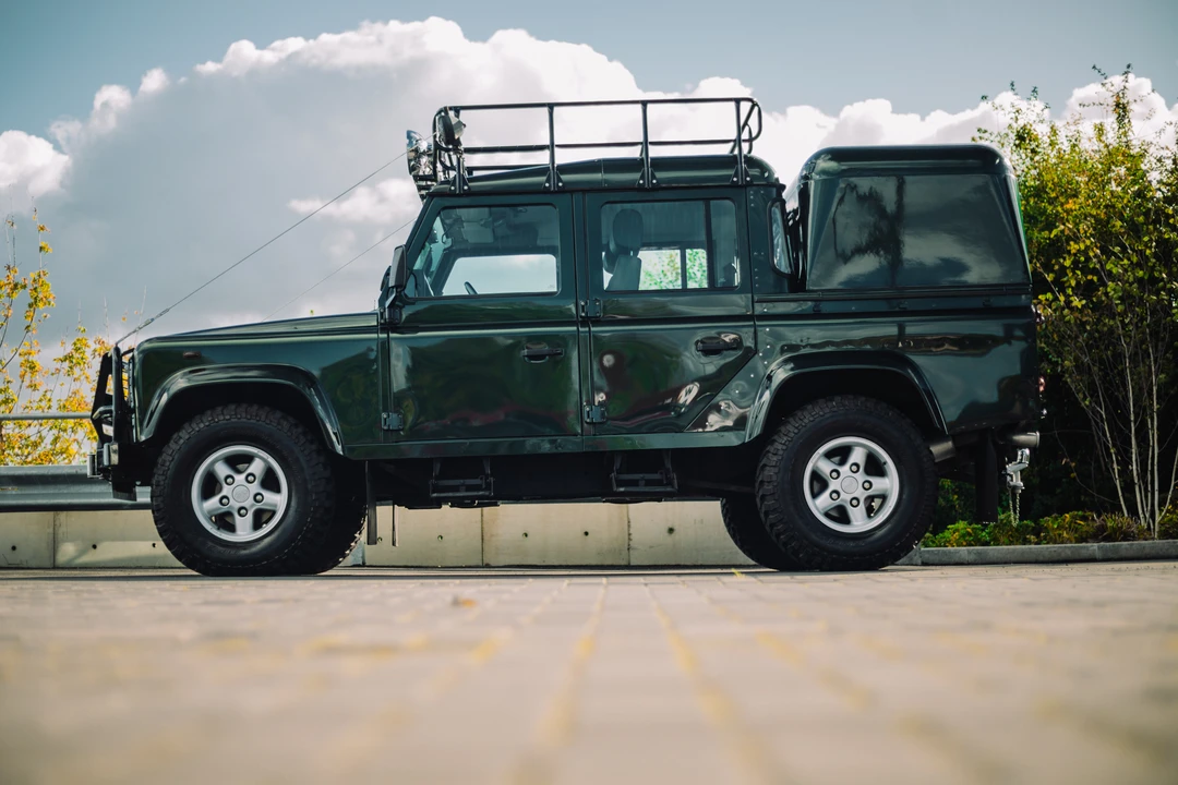 2003 Land Rover Defender 110 - Image 13 of 31