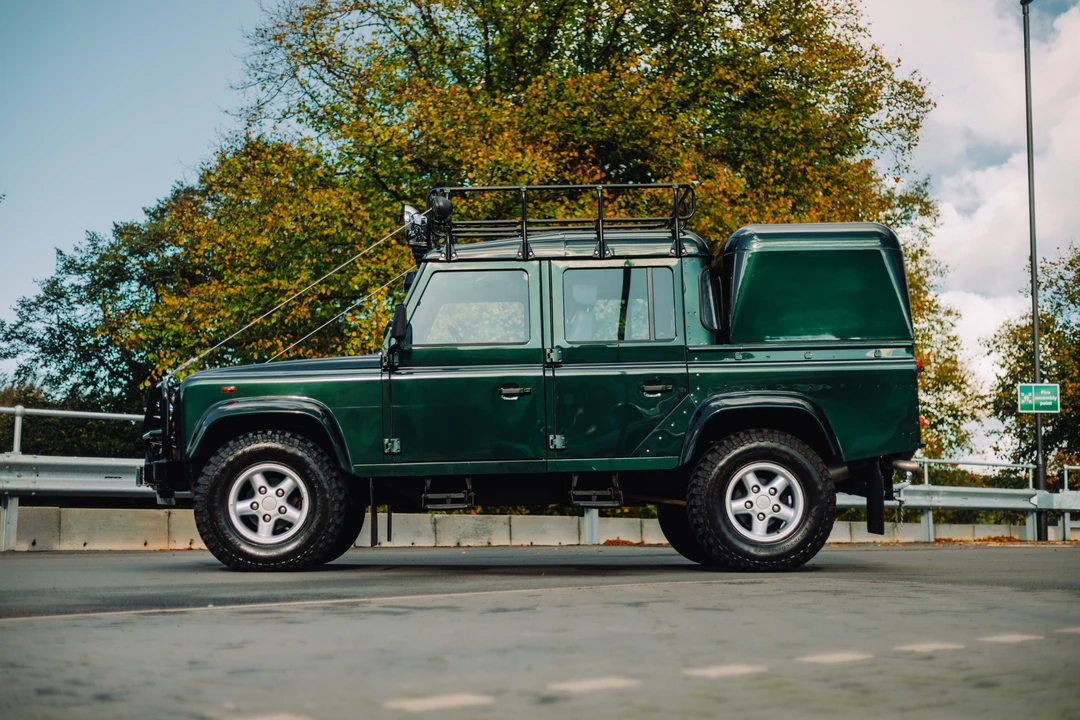 2003 Land Rover Defender 110 - Image 25 of 31
