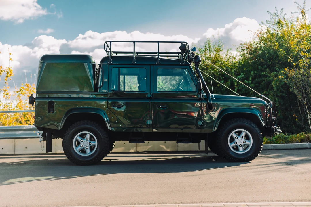 2003 Land Rover Defender 110 - Image 15 of 31