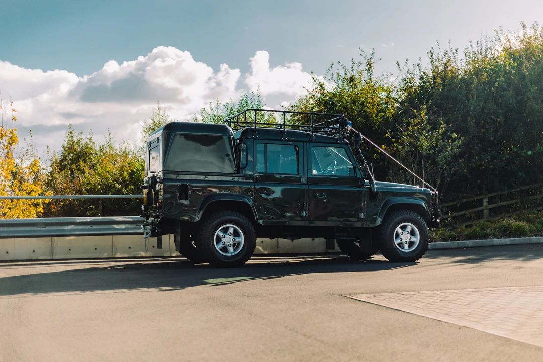 2003 Land Rover Defender 110 - Image 28 of 31
