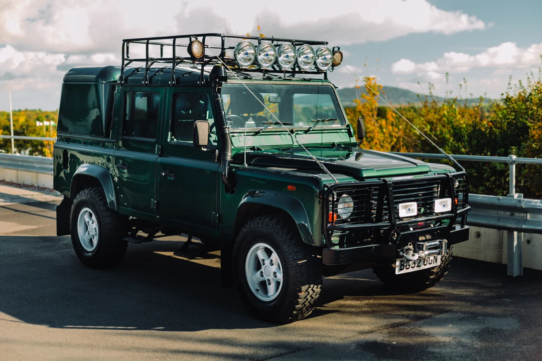 2003 Land Rover Defender 110 - Image 9 of 31