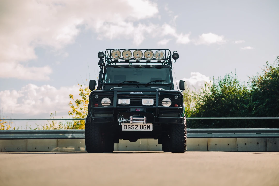 2003 Land Rover Defender 110 - Image 19 of 31