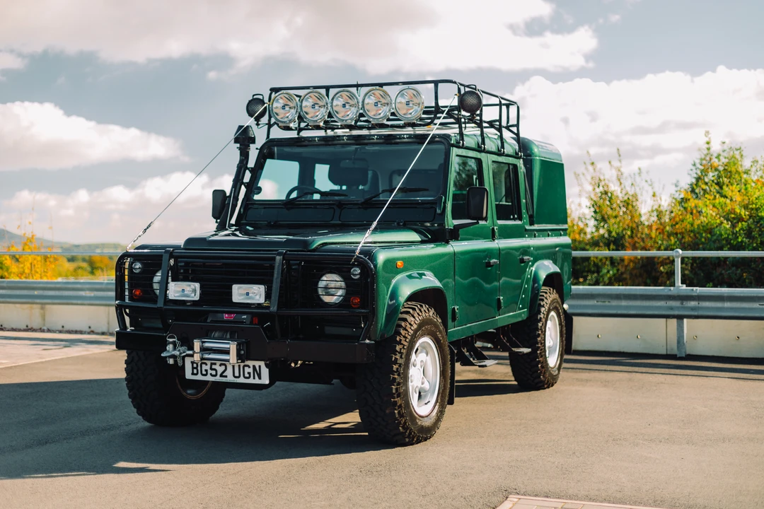 2003 Land Rover Defender 110 - Image 11 of 31