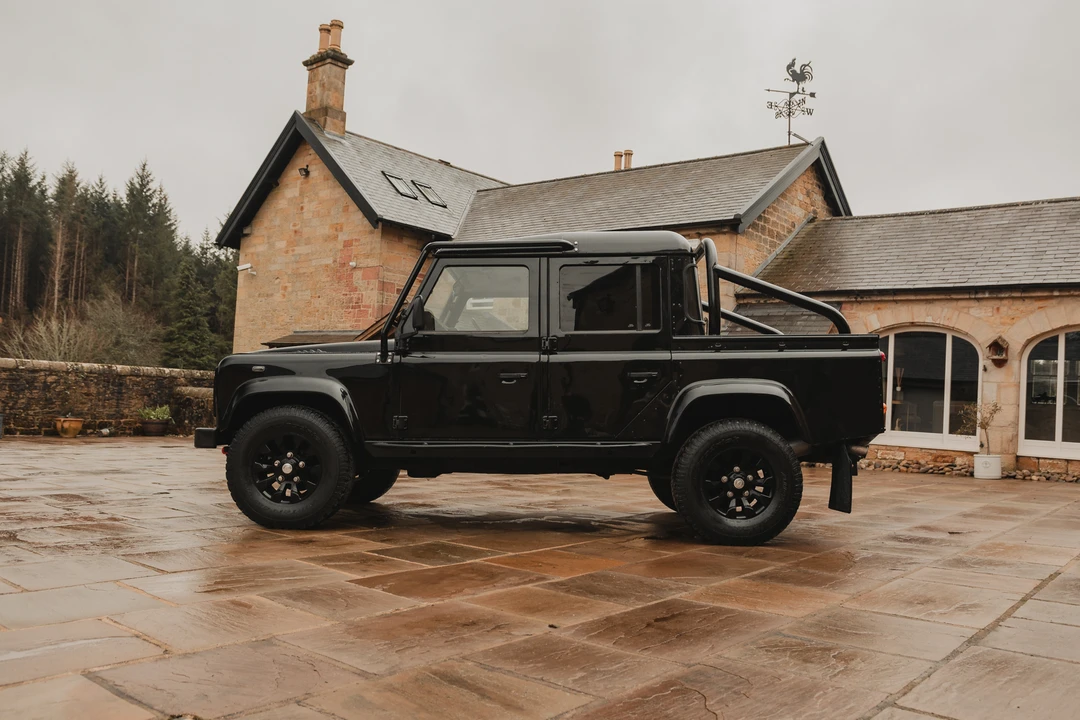 2003 Land Rover Defender 110 - Image 5 of 31