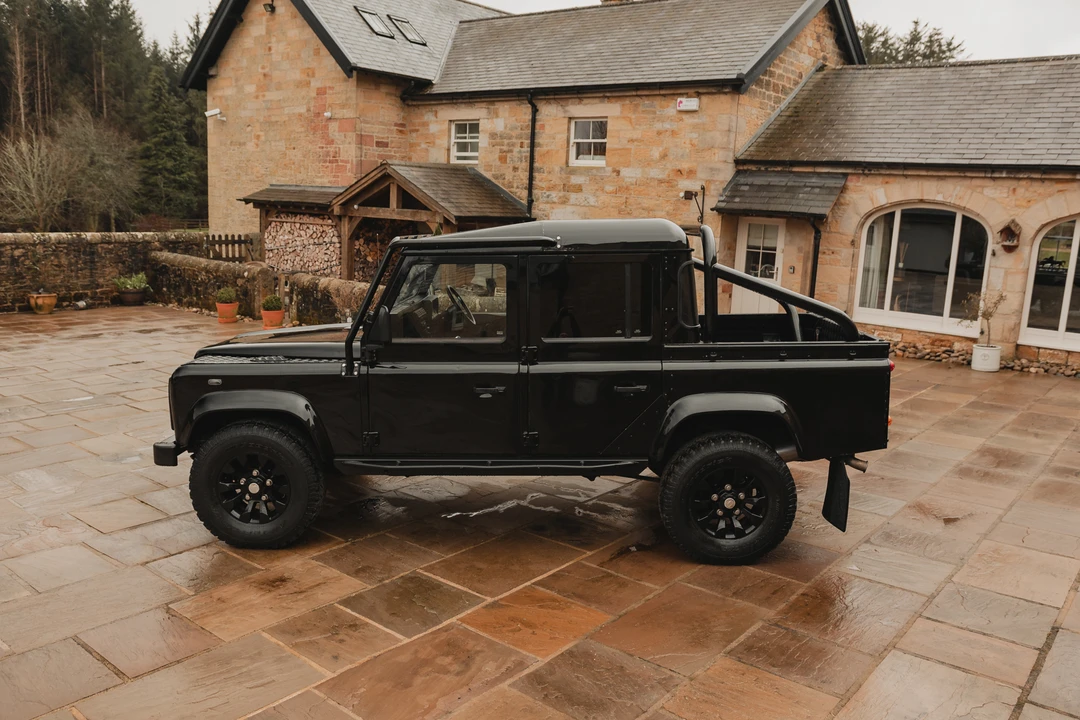 2003 Land Rover Defender 110 - Image 14 of 31