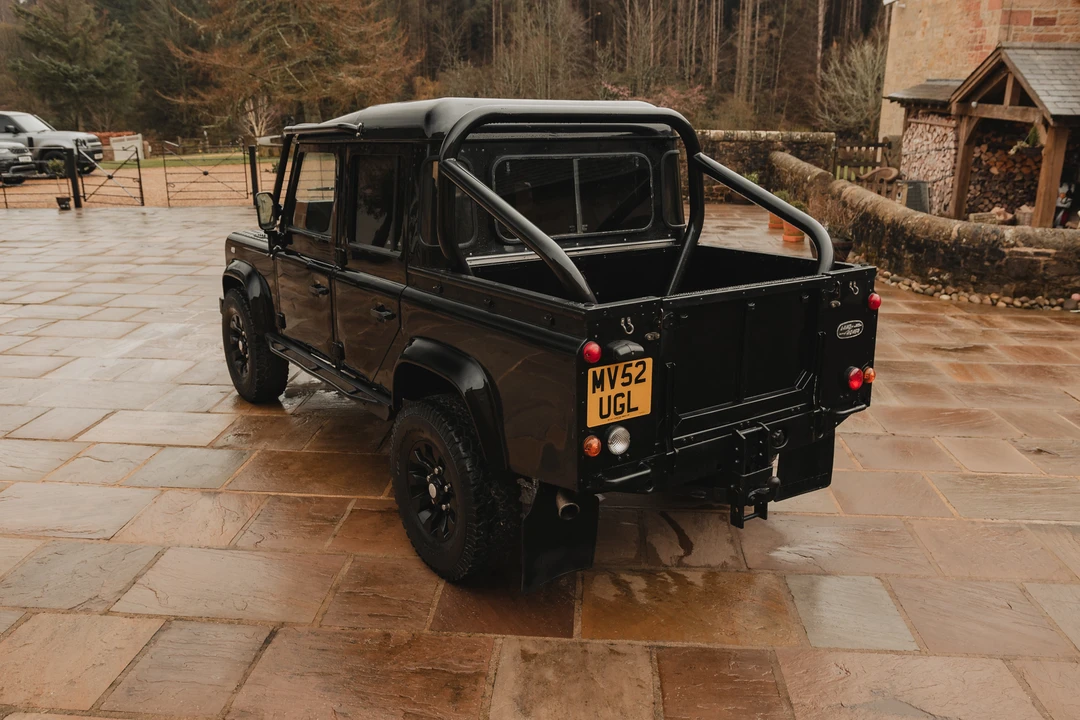 2003 Land Rover Defender 110 - Image 15 of 31