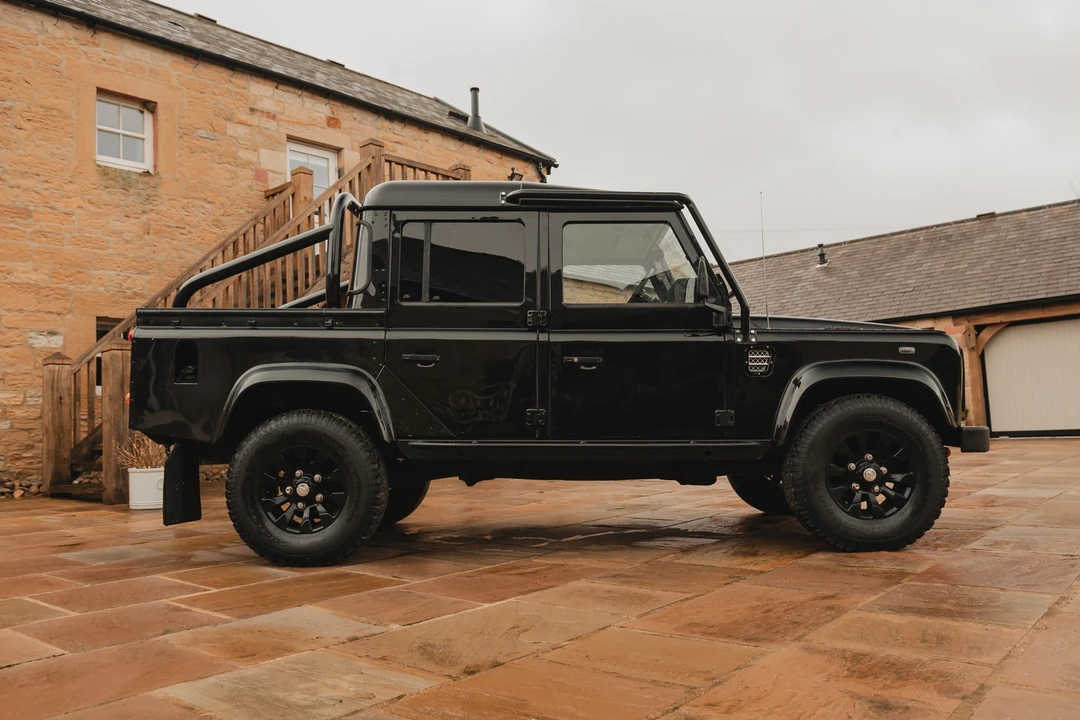 2003 Land Rover Defender 110 - Image 9 of 31