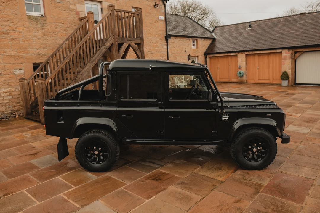 2003 Land Rover Defender 110 - Image 18 of 31
