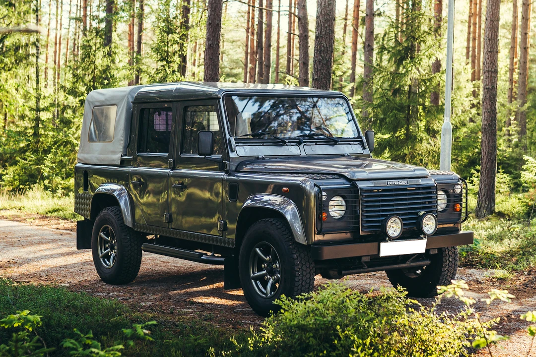 2003 Land Rover Defender 110 - Image 2 of 31