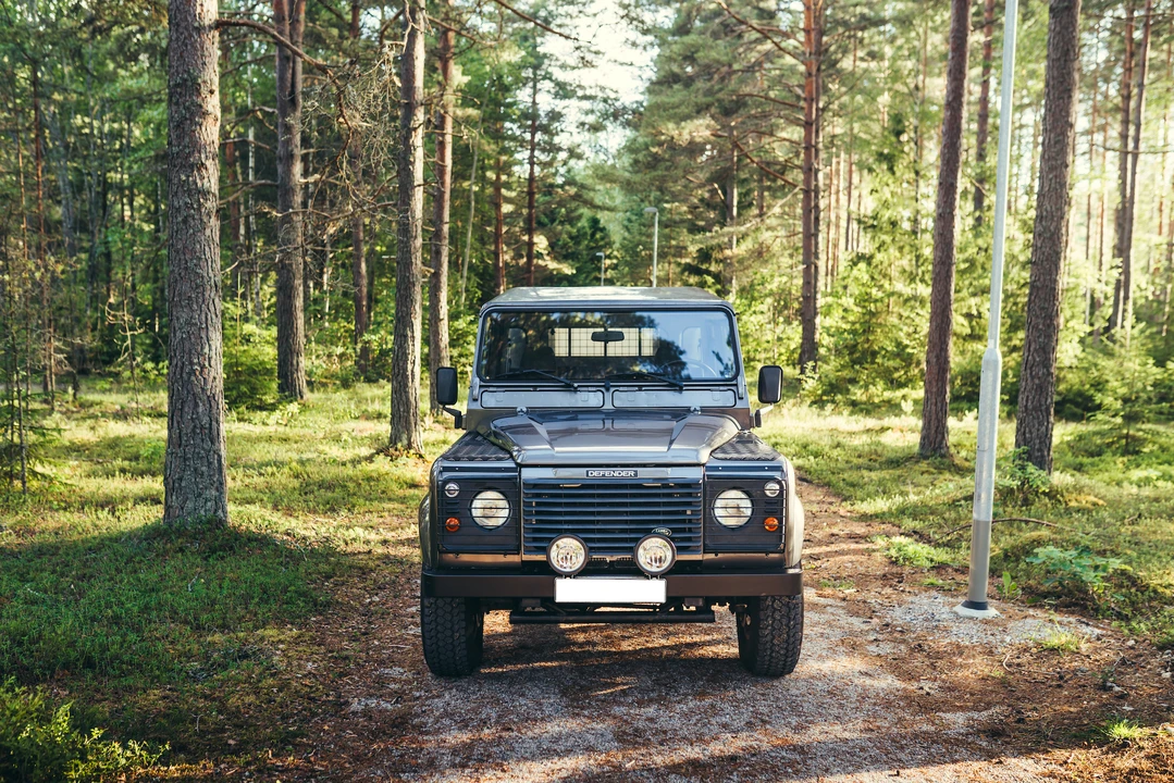 2003 Land Rover Defender 110 - Image 3 of 31