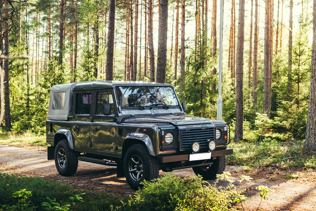 2003 Land Rover Defender 110 - Image 4 of 31