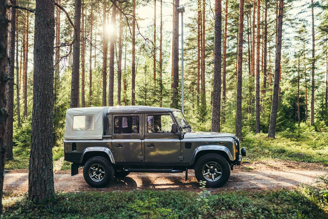 2003 Land Rover Defender 110 - Image 6 of 31