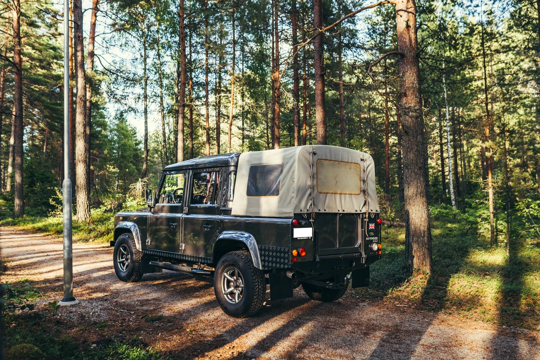 2003 Land Rover Defender 110 - Image 10 of 31