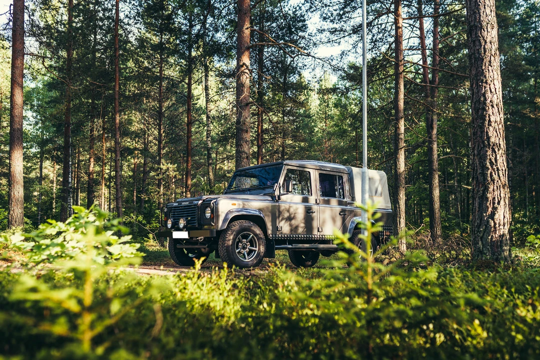 2003 Land Rover Defender 110 - Image 12 of 31