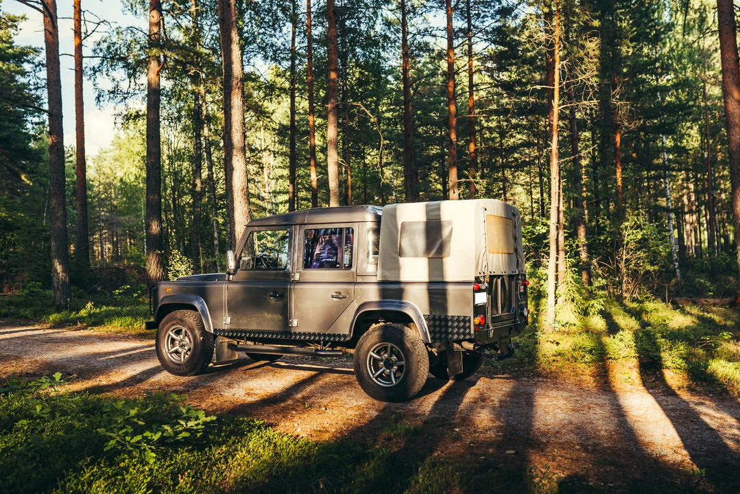 2003 Land Rover Defender 110 - Image 14 of 31