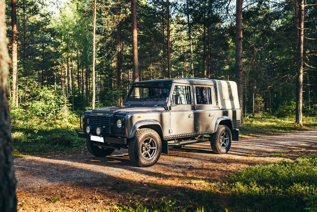 2003 Land Rover Defender 110 - Image 15 of 31