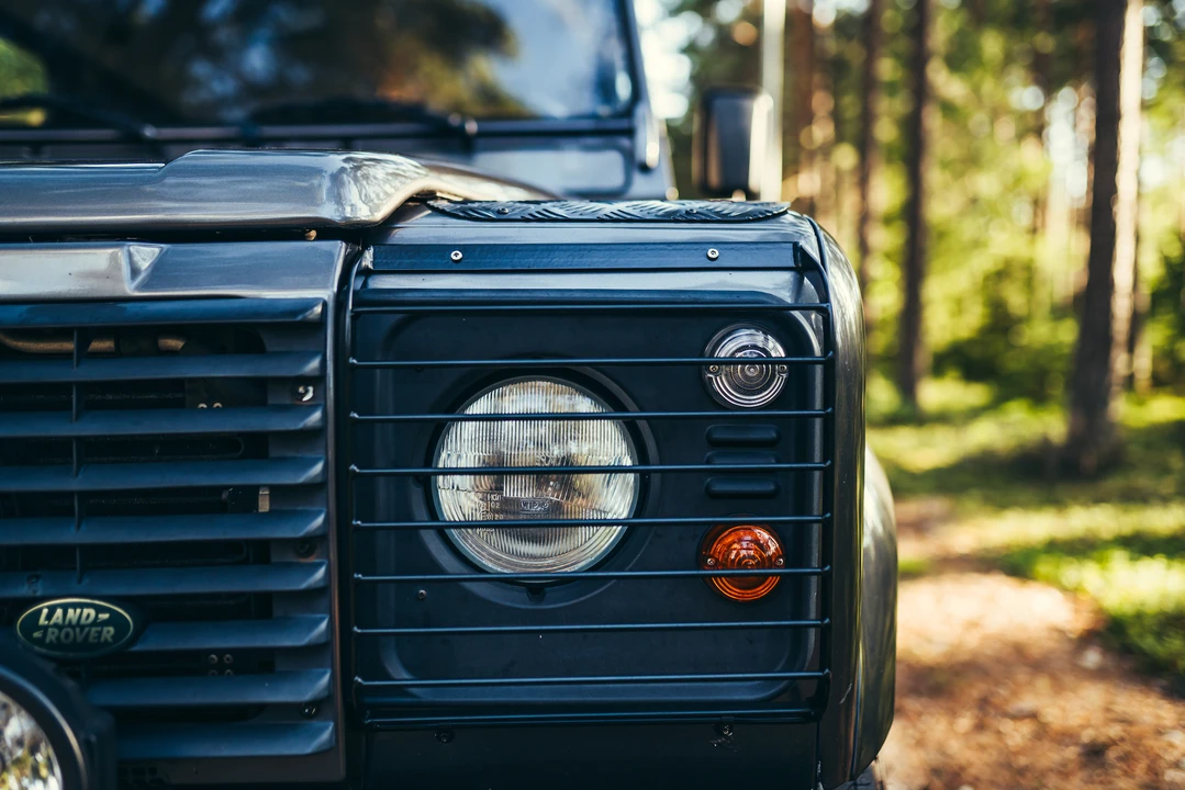 2003 Land Rover Defender 110 - Image 17 of 31