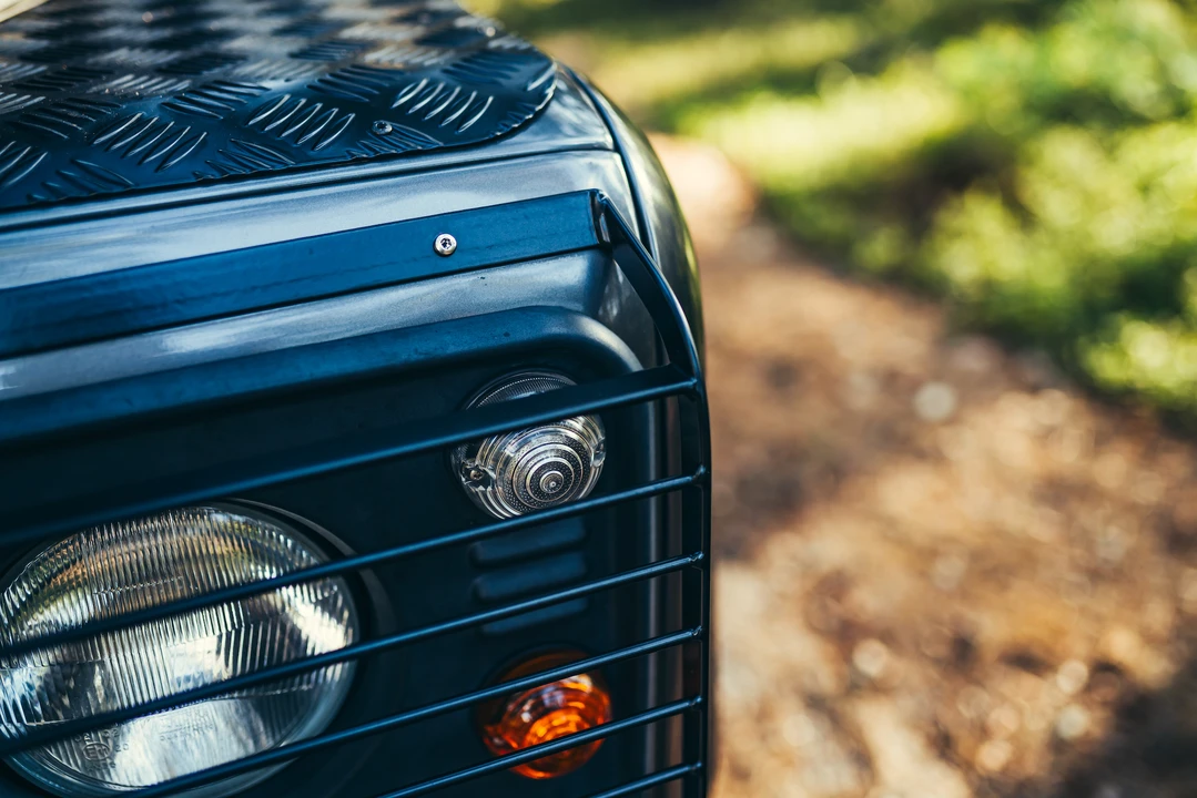 2003 Land Rover Defender 110 - Image 18 of 31