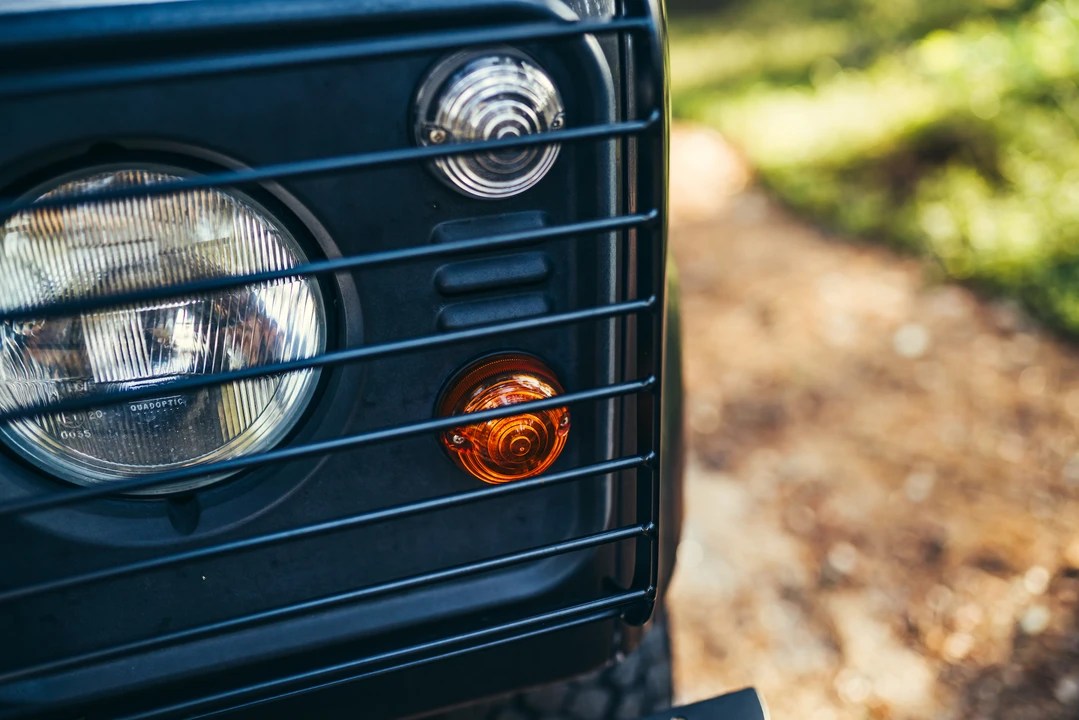 2003 Land Rover Defender 110 - Image 19 of 31