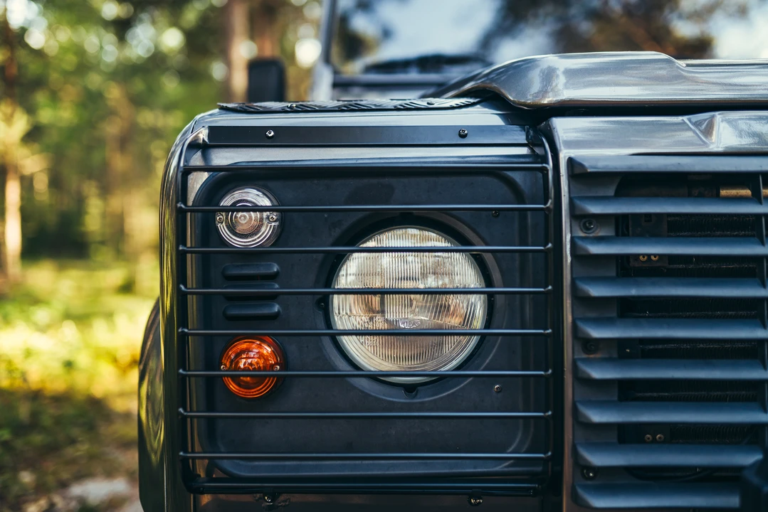 2003 Land Rover Defender 110 - Image 16 of 31