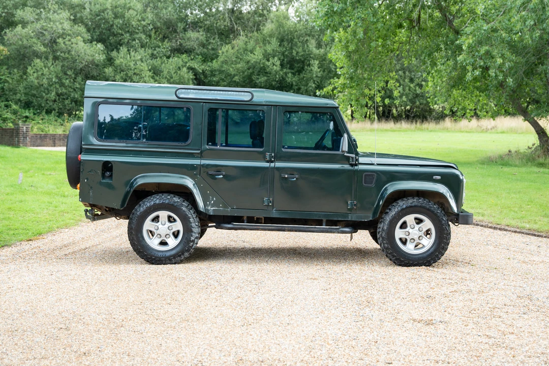 2003 Land Rover Defender 110 - Image 17 of 31