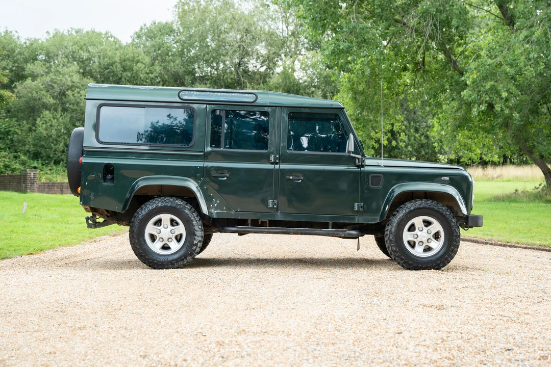 2003 Land Rover Defender 110 - Image 9 of 31