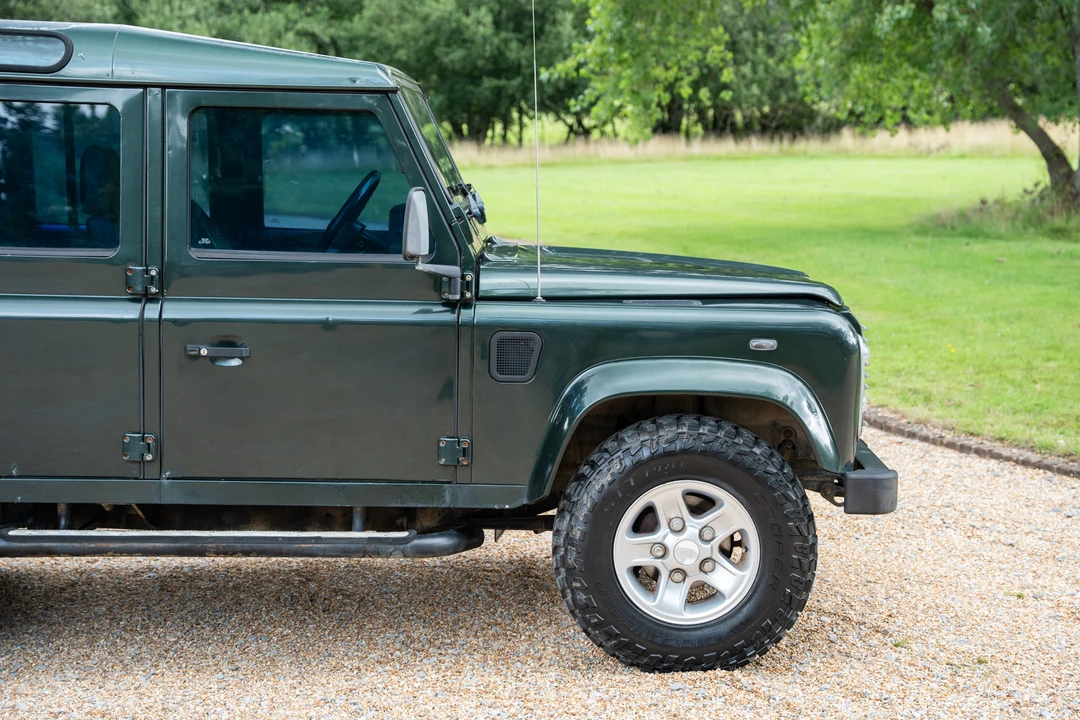 2003 Land Rover Defender 110 - Image 23 of 31