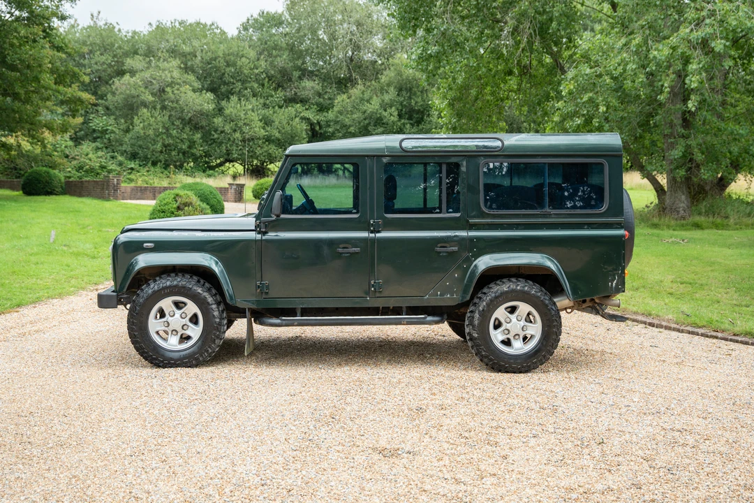 2003 Land Rover Defender 110 - Image 13 of 31