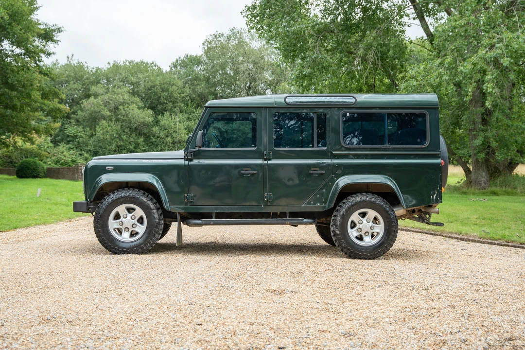 2003 Land Rover Defender 110 - Image 5 of 31