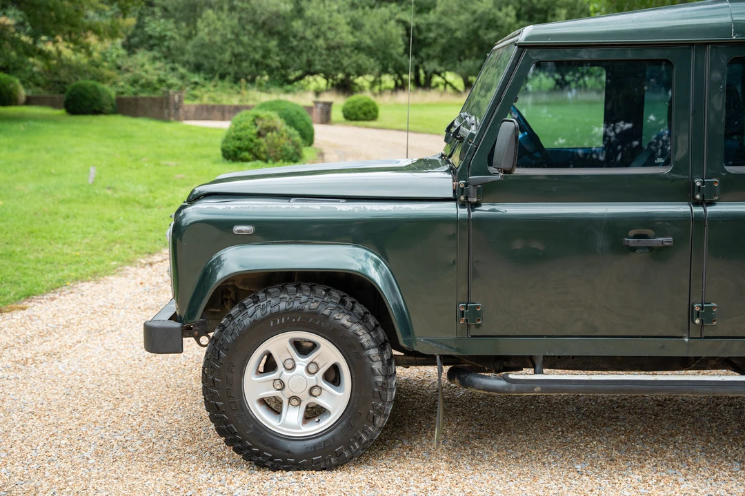 2003 Land Rover Defender 110 - Image 24 of 31