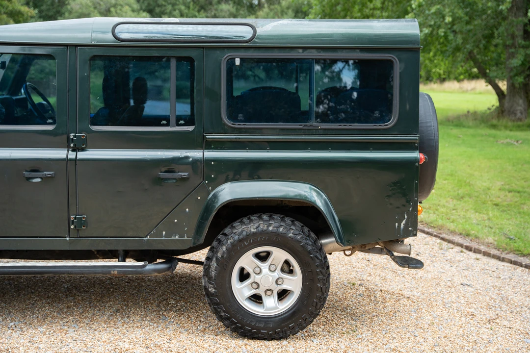 2003 Land Rover Defender 110 - Image 25 of 31
