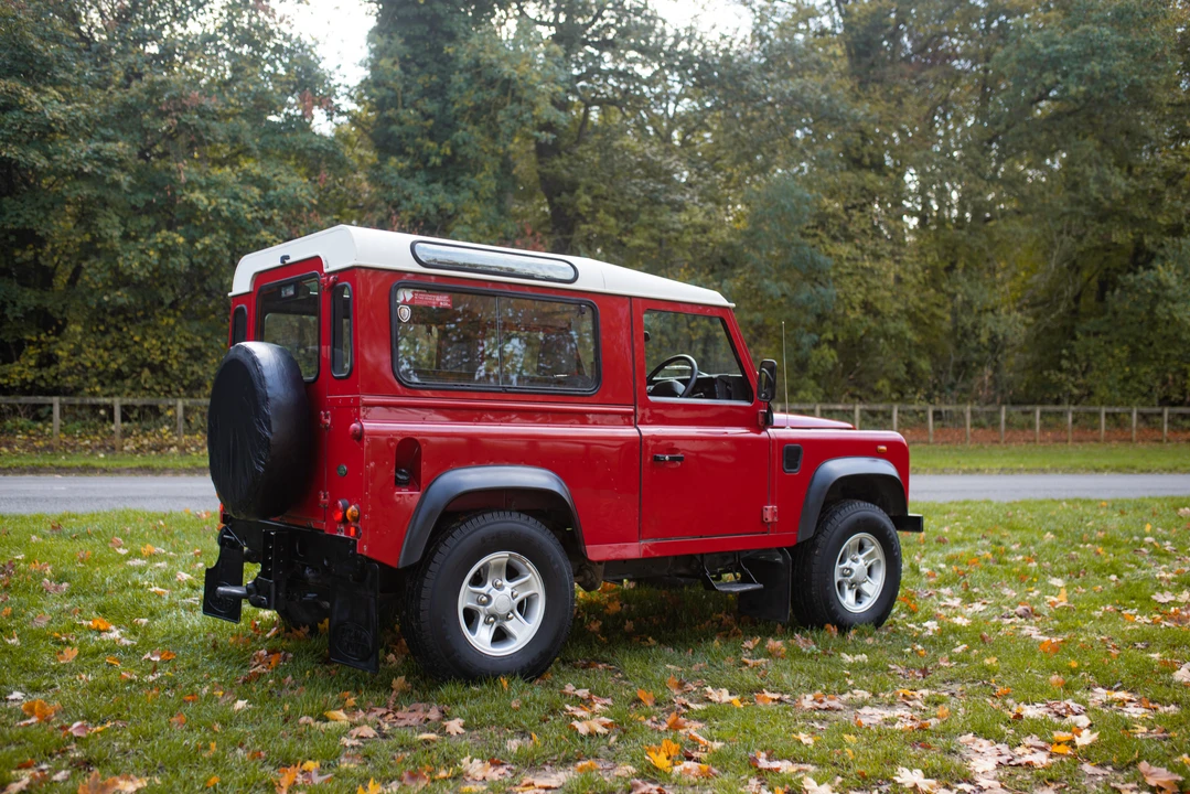 2003 Land Rover Defender 90 - Image 8 of 31