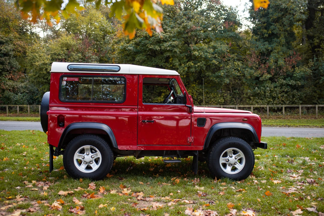 2003 Land Rover Defender 90 - Image 9 of 31