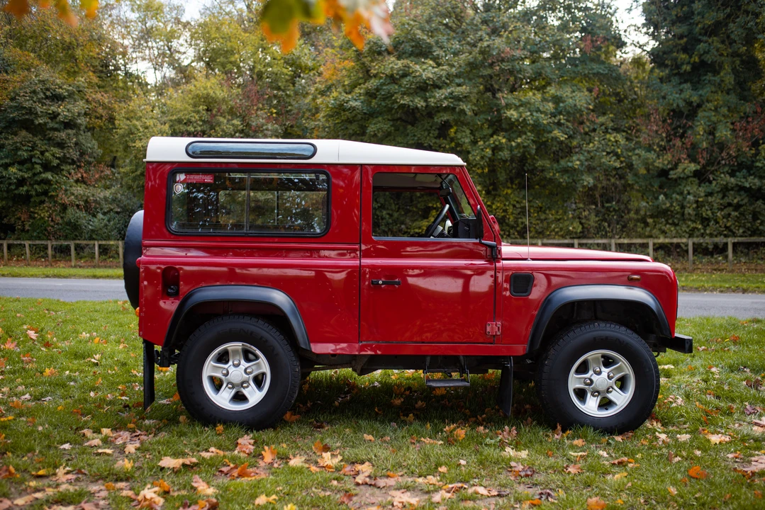 2003 Land Rover Defender 90 - Image 16 of 31