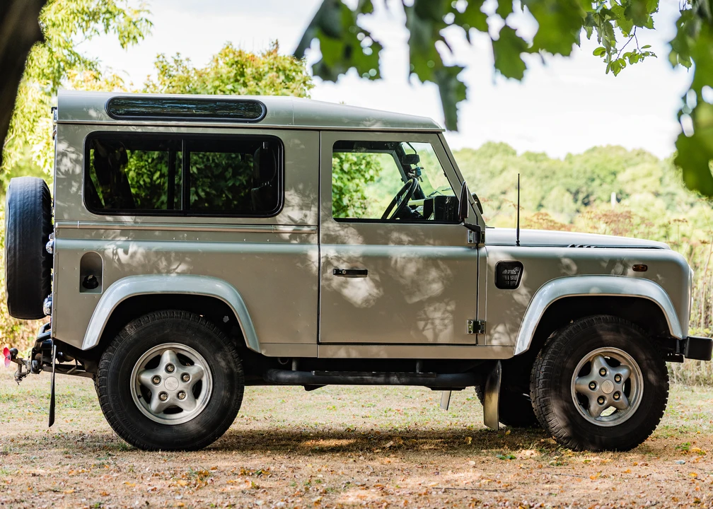 2003 Land Rover Defender 90 - Image 10 of 31