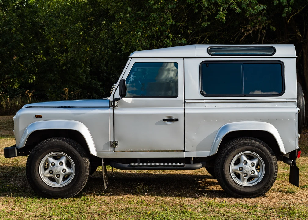 2003 Land Rover Defender 90 - Image 14 of 31
