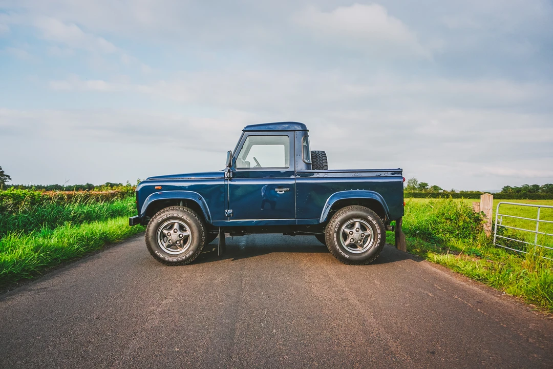 2003 Land Rover Defender 90 - Image 6 of 31