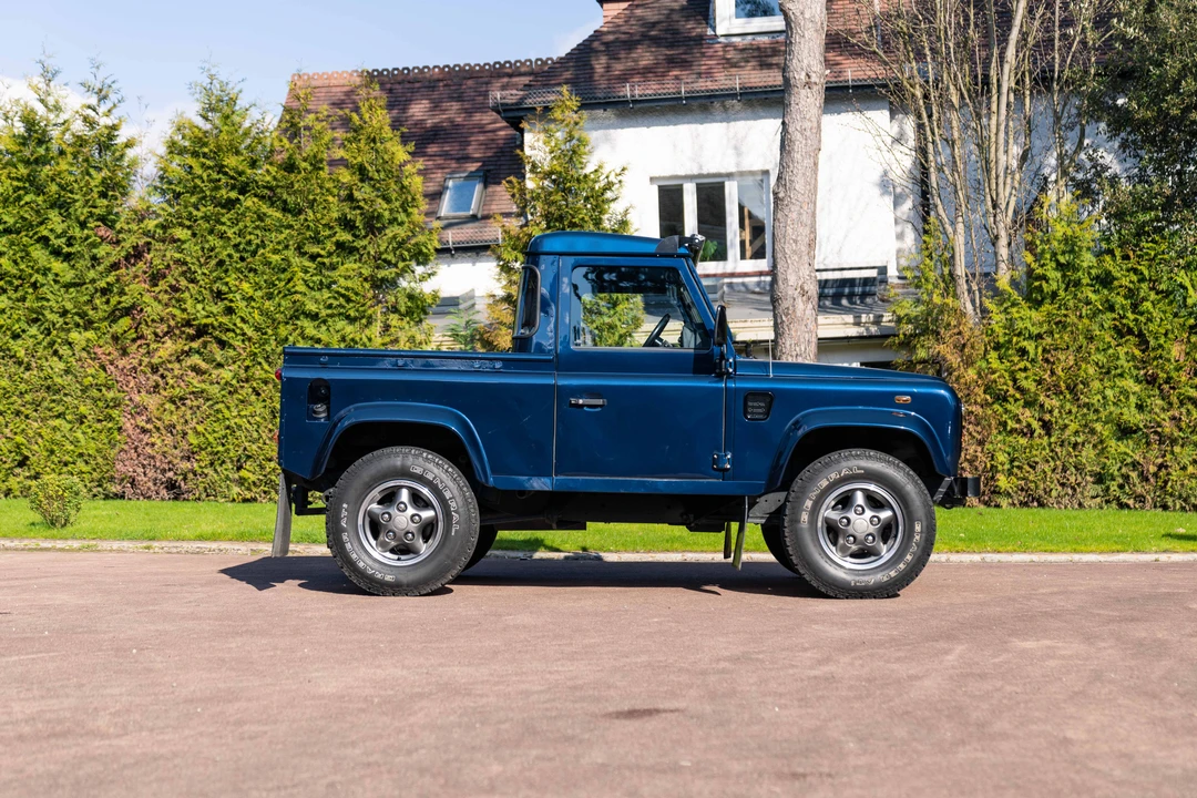 2003 Land Rover Defender 90 - Image 9 of 31