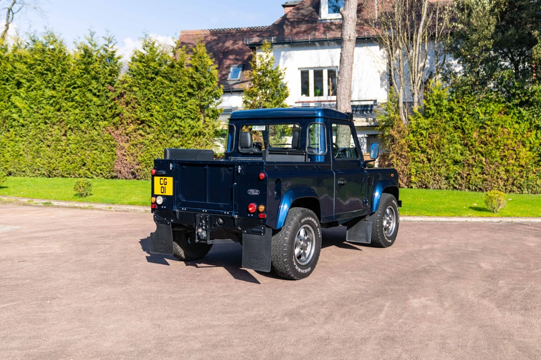 2003 Land Rover Defender 90 - Image 8 of 31
