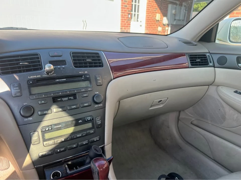 2003 Lexus ES 4th Gen - Image 6 of 10