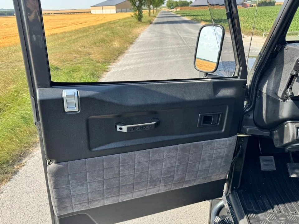 2003 Land Rover Defender 110 - Image 15 of 30