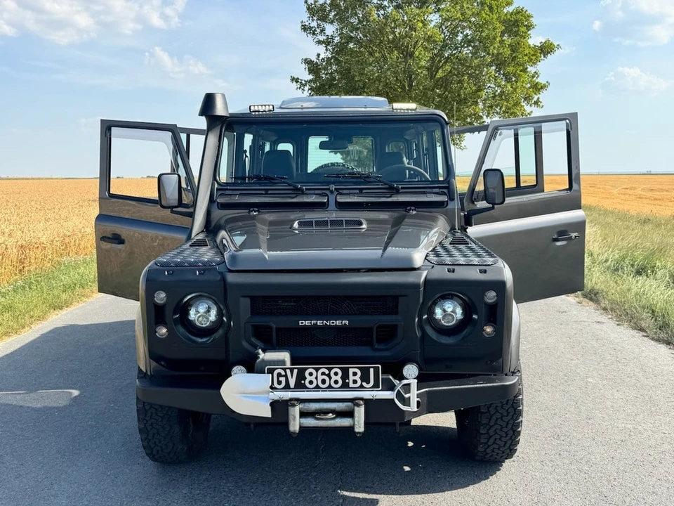 2003 Land Rover Defender 110 - Image 23 of 30