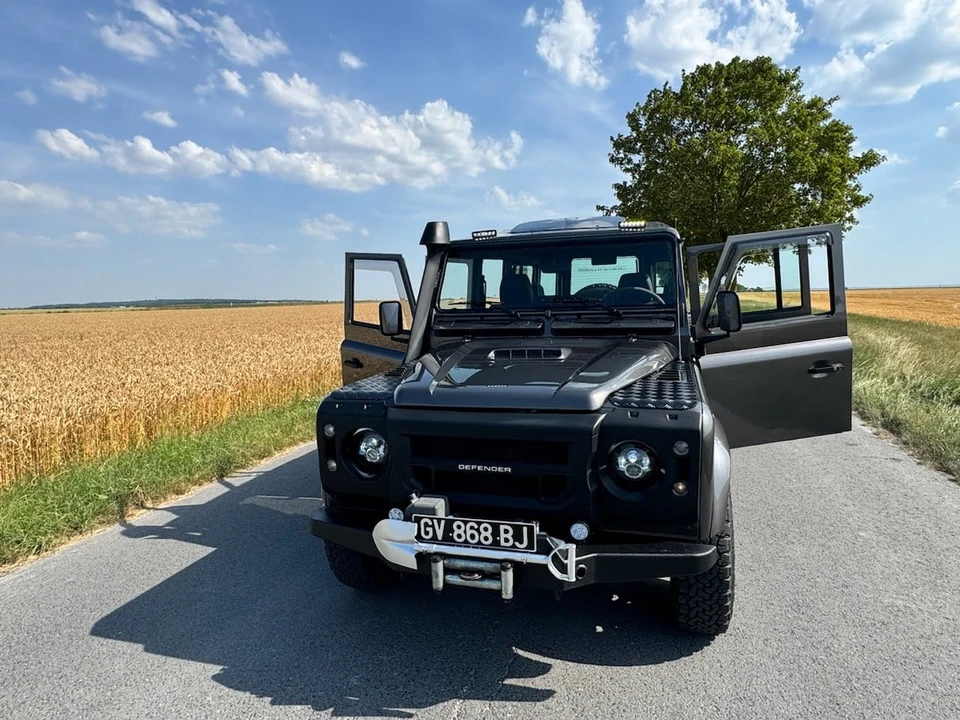2003 Land Rover Defender 110 - Image 24 of 30