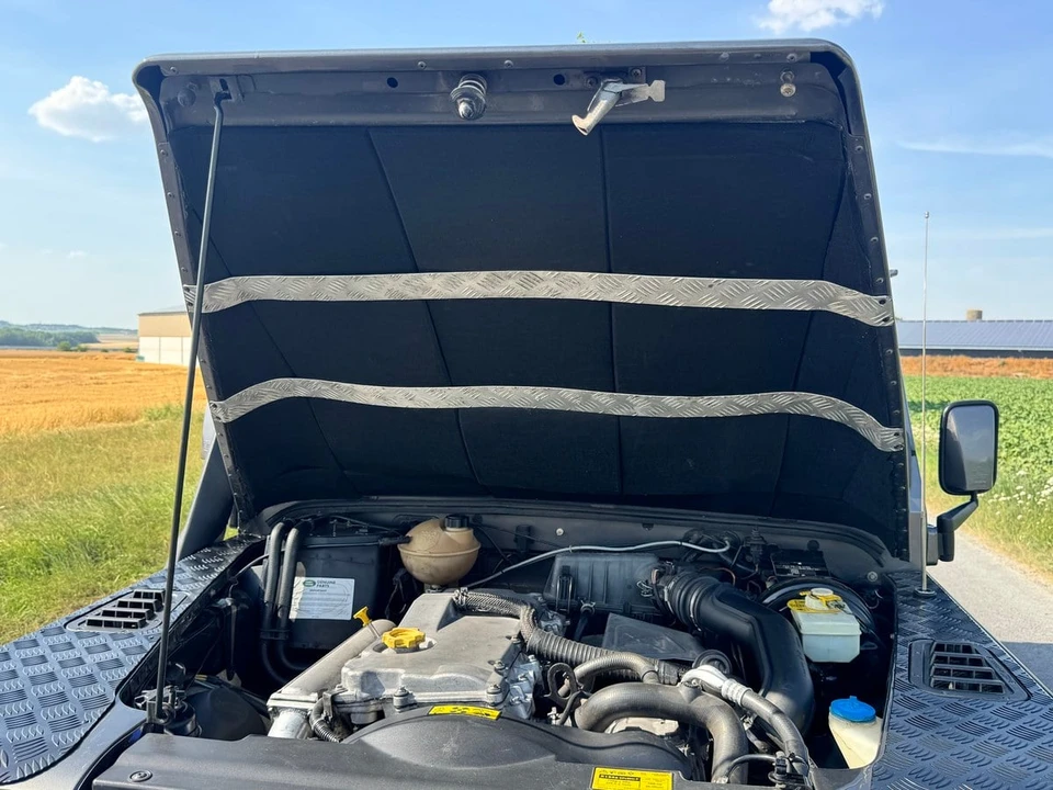 2003 Land Rover Defender 110 - Image 28 of 30