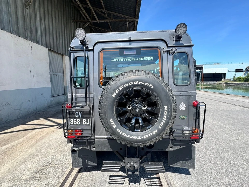 2003 Land Rover Defender 110 - Image 6 of 30