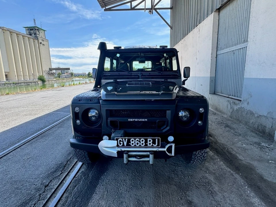 2003 Land Rover Defender 110 - Image 8 of 30