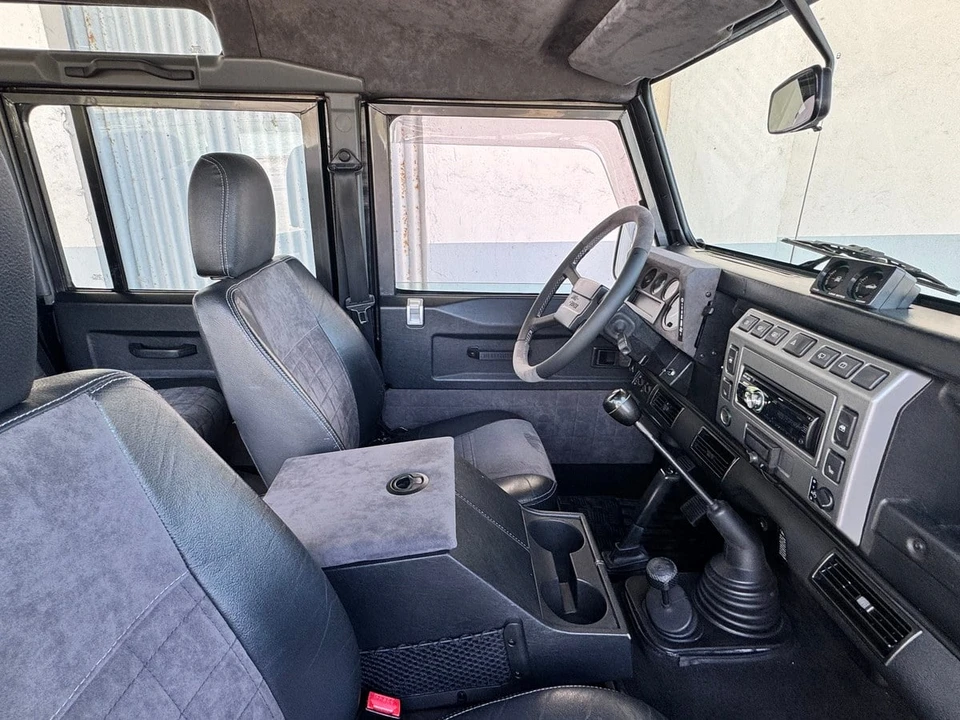 2003 Land Rover Defender 110 - Image 20 of 30