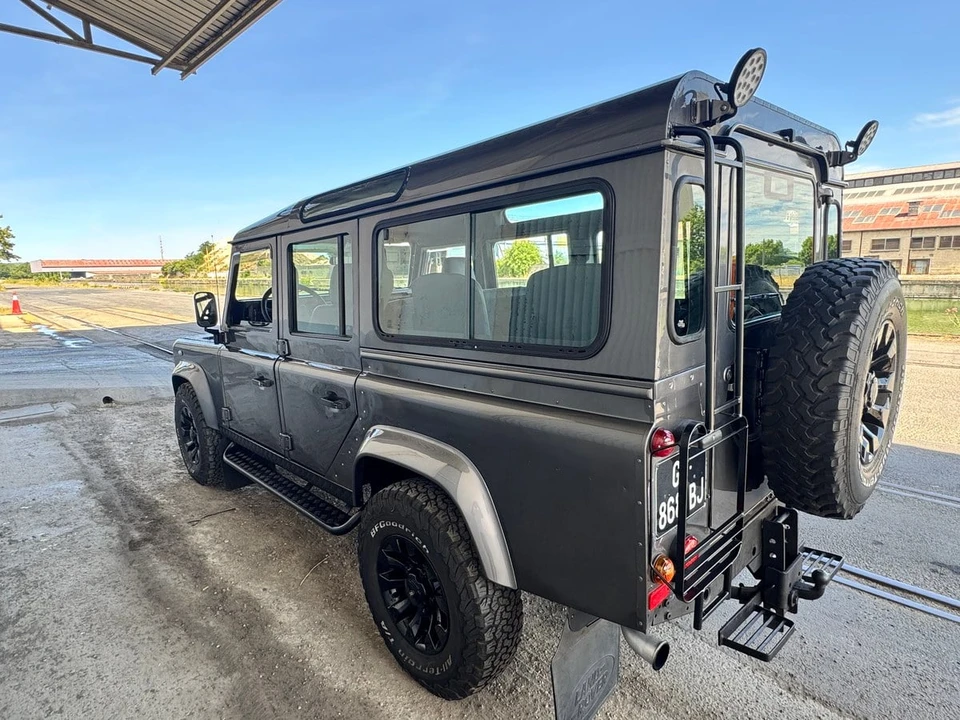 2003 Land Rover Defender 110 - Image 9 of 30