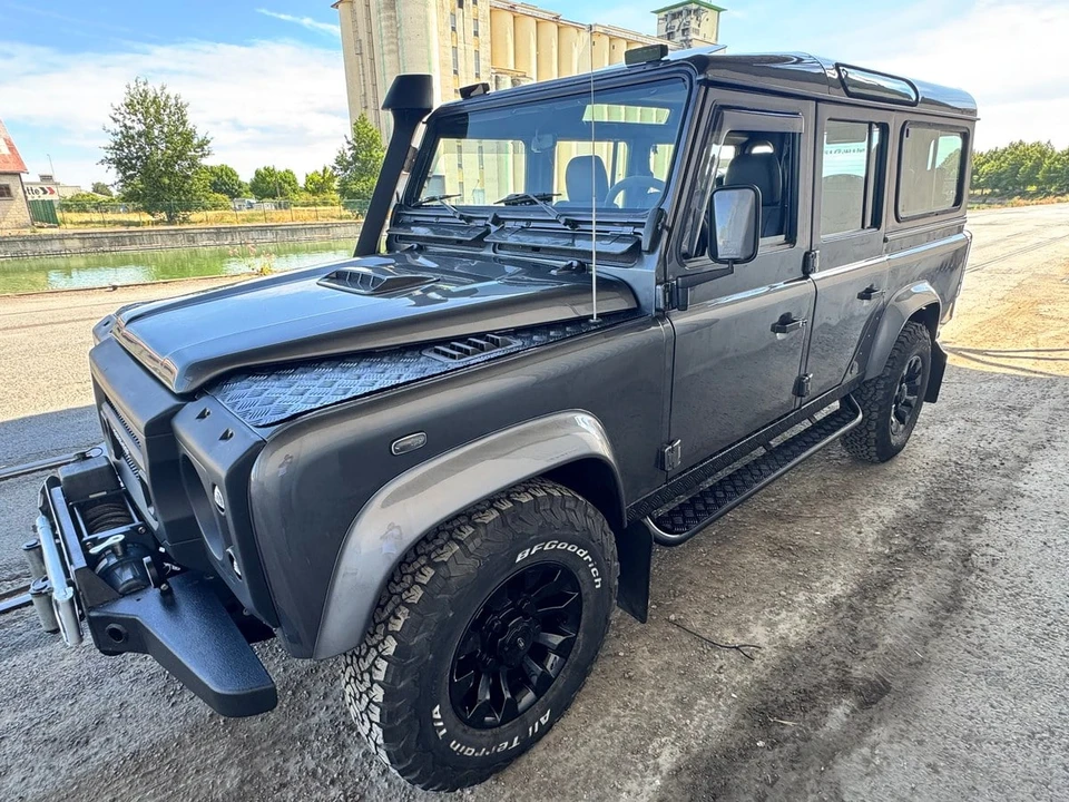 2003 Land Rover Defender 110 - Image 10 of 30